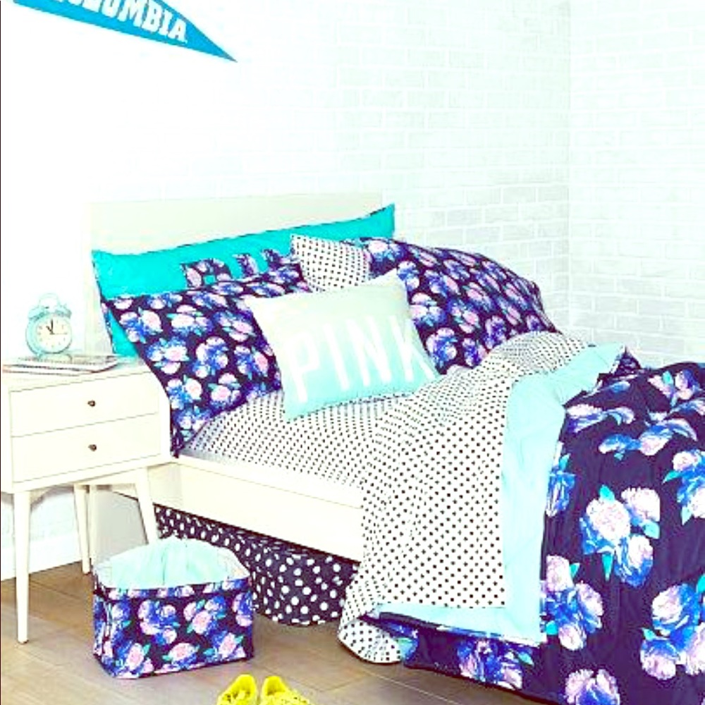!Victoria’s Secret Pink dorm set